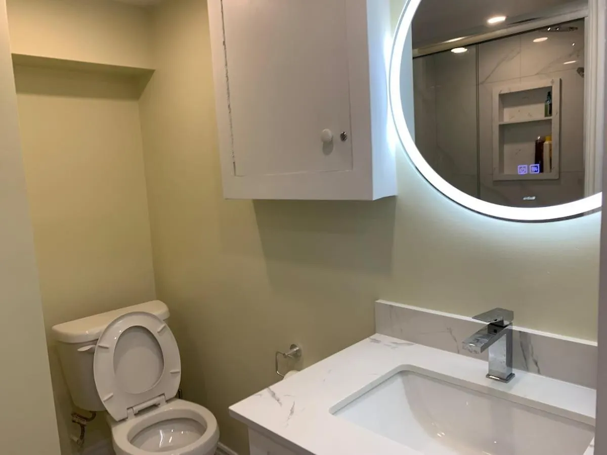 2-Bedroom Entire Suite In Toronto- Free Parking! 0*, Toronto Canada