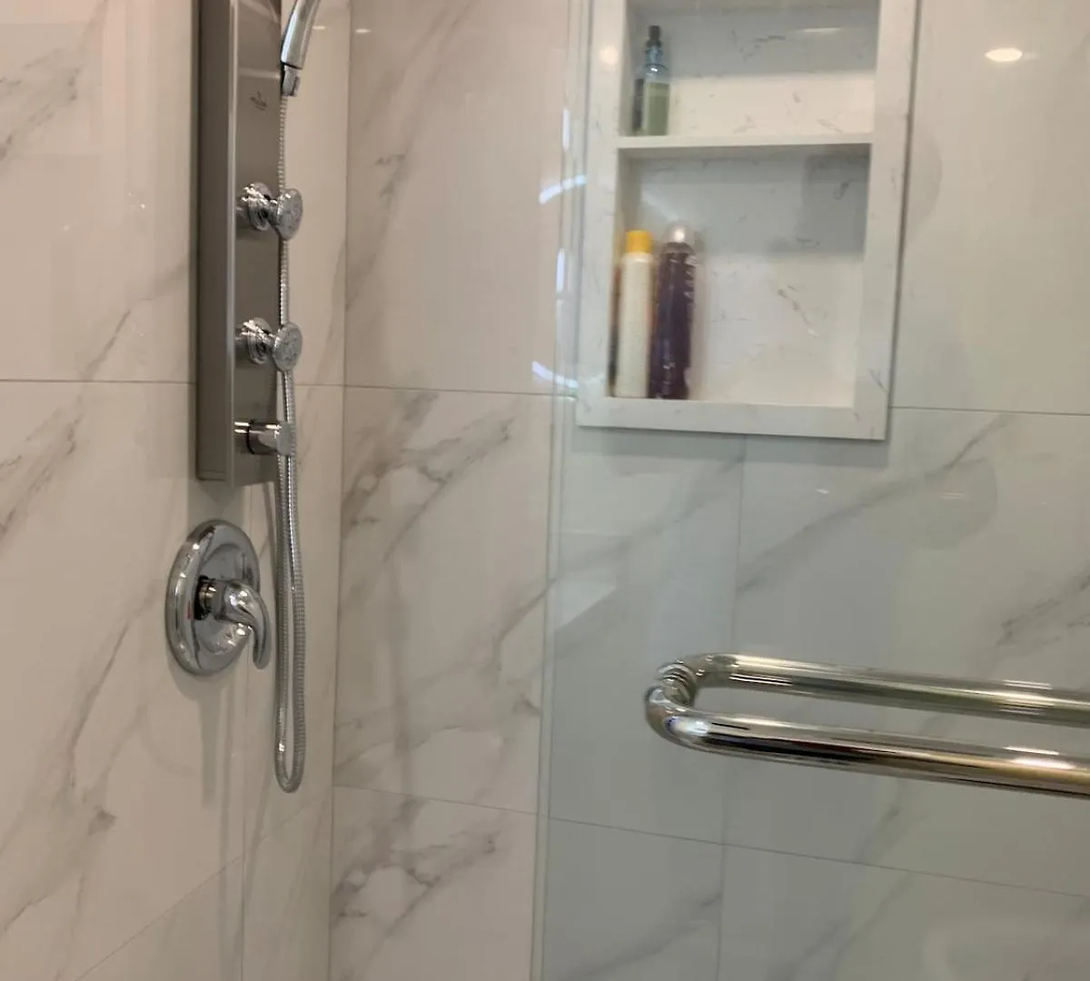 2-Bedroom Entire Suite In Toronto- Free Parking! Apartment Toronto