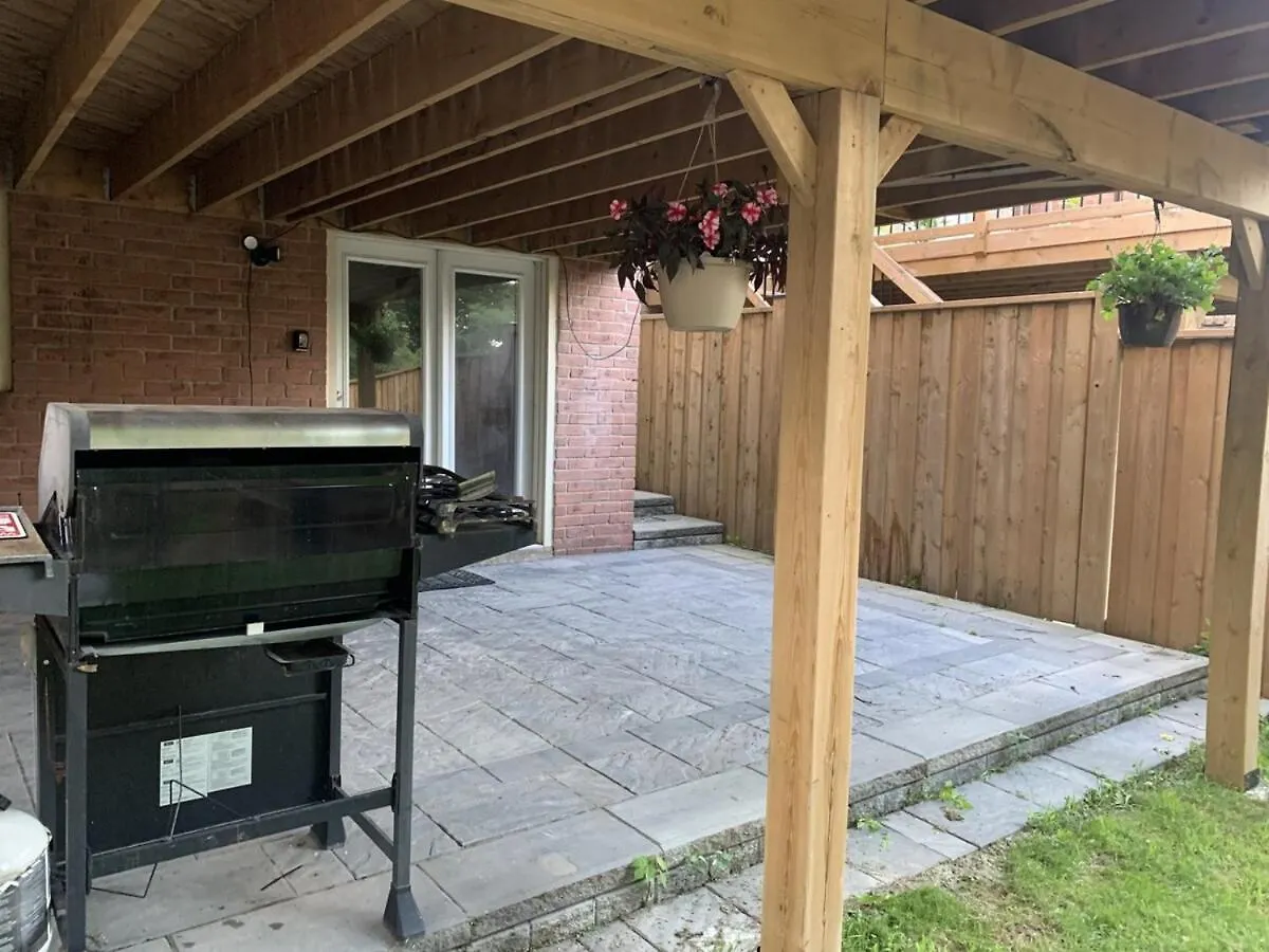2-Bedroom Entire Suite In Toronto- Free Parking! Apartment